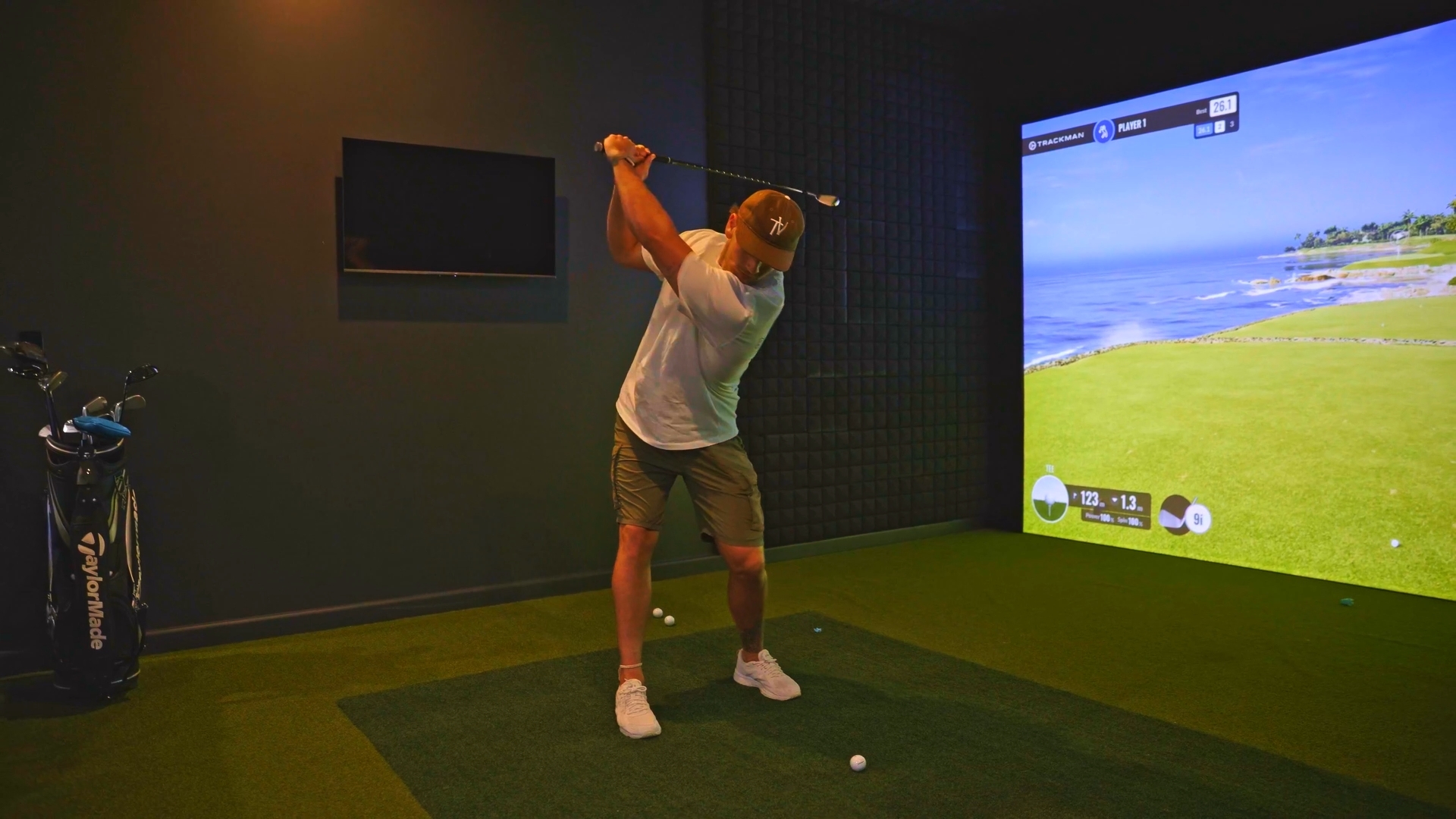 TheOxleyIndoorGolfAcademy_swing1